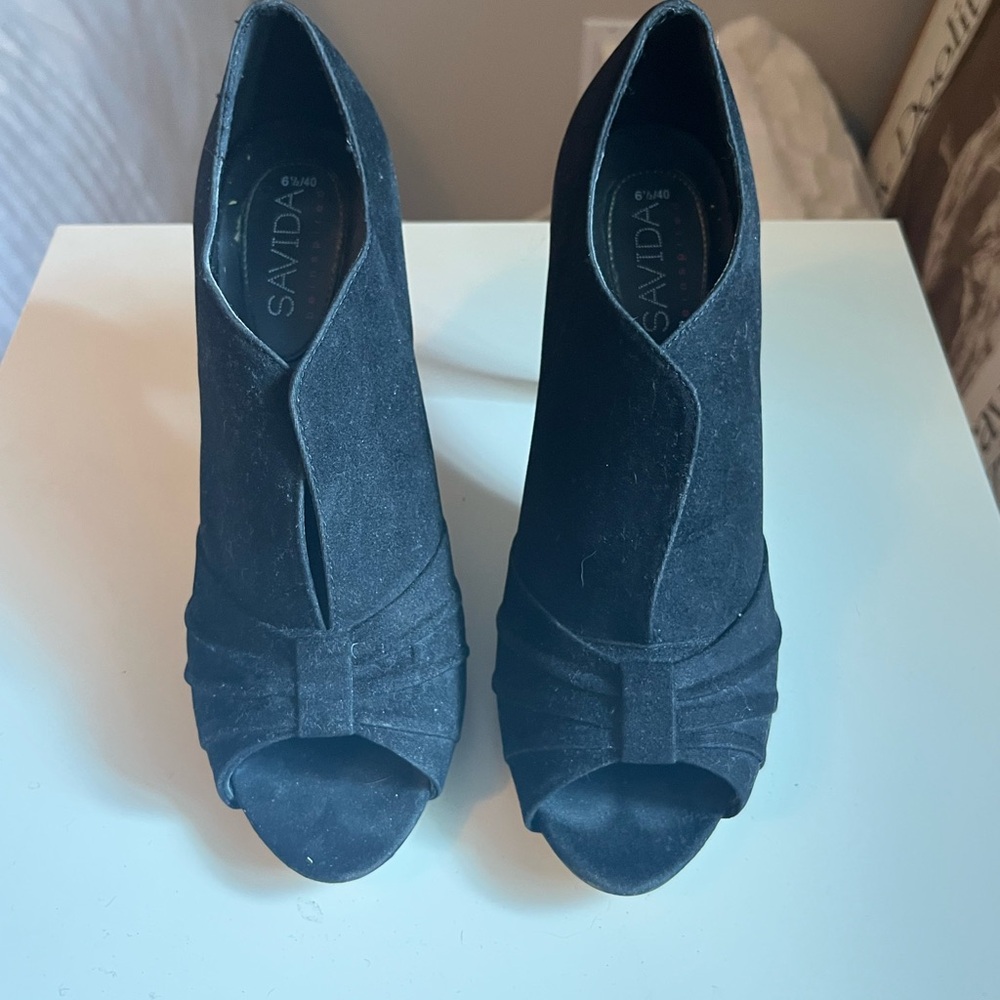 VIDA Women's Black Peep Toe Heels